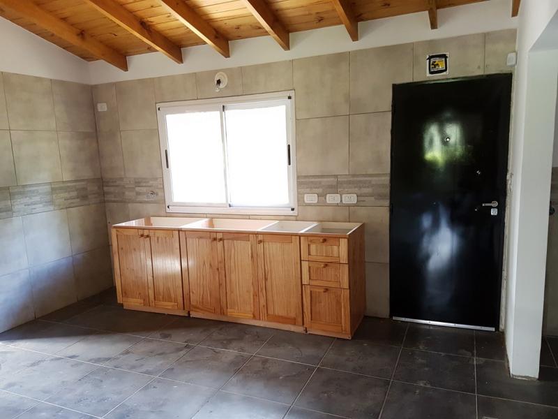 Manés Propiedades Casa a estrenar en el barrio cerrado EUCALIPTUS PILAR, (ZONA: Golfer’s CC, Marinas Del Pilar, Rocíos, Palmares, La Emilia, La reserva.)  Pilar sobre una planta: living, cocina, lavadero, toil., dormitorio principal en suite con vestidor, dos dormitorios más con otro baño completo, lote 800 metros, superficie cubierta 130 metros, superficie semicubierta 40 metros. 
SIN EXPENSAS
U$S150.000.
