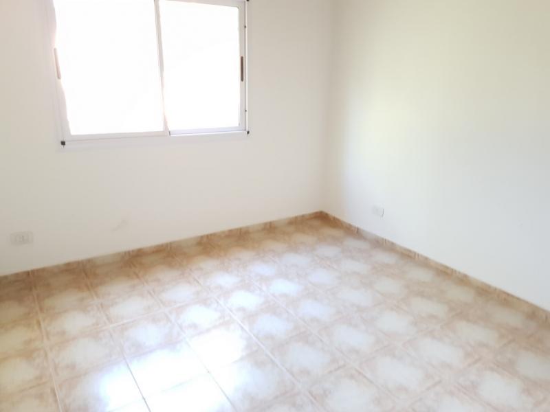 Manés Propiedades Casa a estrenar en el barrio cerrado EUCALIPTUS PILAR,(ZONA: Golfer’s CC, Marinas Del Pilar, Rocíos, Palmares, La Emilia, La reserva.)  sobre una planta: living, cocina, lavadero, dormitorio principal en suite, dos dormitorios más con otro baño completo, lote 670 metros, superficie cubierta 95 metros, superficie semicubierta 22 metros. 

SIN EXPENSAS
U$S135.000.
