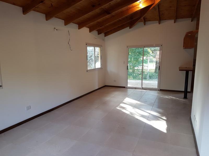 Manés Propiedades Casa a estrenar en el barrio cerrado EUCALIPTUS PILAR (ZONA: Golfer’s CC, Marinas Del Pilar, Rocíos, Palmares, La Emilia, La reserva.)  , sobre una planta: living, cocina, lavadero, dormitorio principal en suite con vestidor, dos dormitorios más con otro baño completo, lote 940 metros, superficie cubierta 130 metros, superficie semicubierta 40 metros. 
SIN EXPENSAS
U$S150.000.
