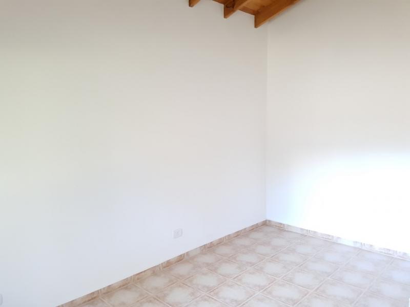 Manés Propiedades Casa a estrenar en el barrio cerrado EUCALIPTUS PILAR,(ZONA: Golfer’s CC, Marinas Del Pilar, Rocíos, Palmares, La Emilia, La reserva.)  sobre una planta: living, cocina, lavadero, dormitorio principal en suite, dos dormitorios más con otro baño completo, lote 670 metros, superficie cubierta 95 metros, superficie semicubierta 22 metros. 

SIN EXPENSAS
U$S135.000.
