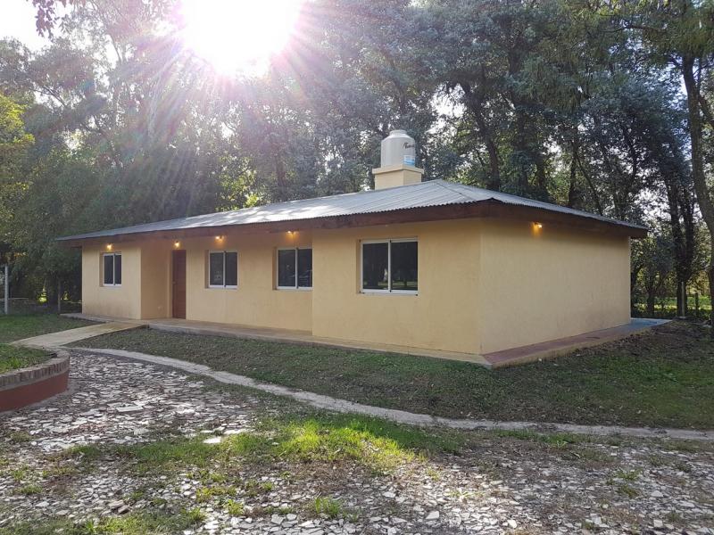 Manés Propiedades Casa a estrenar en el barrio cerrado EUCALIPTUS PILAR (ZONA: Golfer’s CC, Marinas Del Pilar, Rocíos, Palmares, La Emilia, La reserva.)  , sobre una planta: living, cocina, lavadero, dormitorio principal en suite con vestidor, dos dormitorios más con otro baño completo, lote 940 metros, superficie cubierta 130 metros, superficie semicubierta 40 metros. 
SIN EXPENSAS
U$S150.000.
