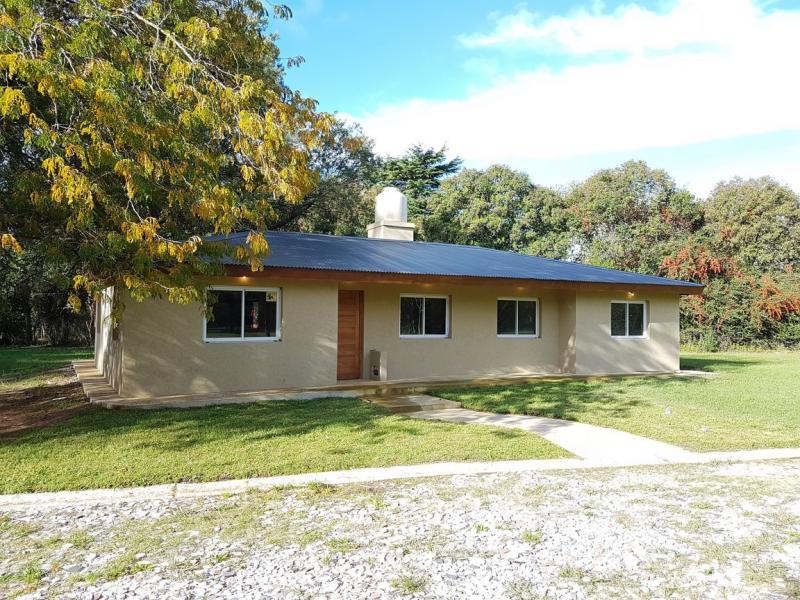 Manés Propiedades Casa a estrenar en el barrio cerrado EUCALIPTUS PILAR, (ZONA: Golfer’s CC, Marinas Del Pilar, Rocíos, Palmares, La Emilia, La reserva.)  Pilar sobre una planta: living, cocina, lavadero, toil., dormitorio principal en suite con vestidor, dos dormitorios más con otro baño completo, lote 800 metros, superficie cubierta 130 metros, superficie semicubierta 40 metros. 
SIN EXPENSAS
U$S150.000.
