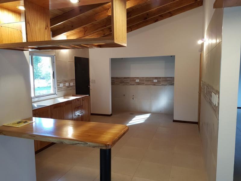 Manés Propiedades Casa a estrenar en el barrio cerrado EUCALIPTUS PILAR (ZONA: Golfer’s CC, Marinas Del Pilar, Rocíos, Palmares, La Emilia, La reserva.)  , sobre una planta: living, cocina, lavadero, dormitorio principal en suite con vestidor, dos dormitorios más con otro baño completo, lote 940 metros, superficie cubierta 130 metros, superficie semicubierta 40 metros. 
SIN EXPENSAS
U$S150.000.
