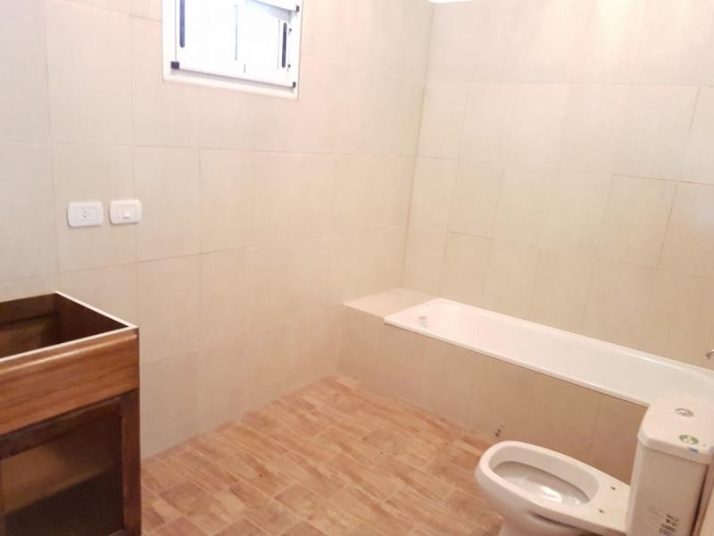 Manés Propiedades Casa a estrenar en el barrio cerrado EUCALIPTUS PILAR, (ZONA: Golfer’s CC, Marinas Del Pilar, Rocíos, Palmares, La Emilia, La reserva.)  Pilar sobre una planta: living, cocina, lavadero, toil., dormitorio principal en suite con vestidor, dos dormitorios más con otro baño completo, lote 800 metros, superficie cubierta 130 metros, superficie semicubierta 40 metros. 
SIN EXPENSAS
U$S150.000.
