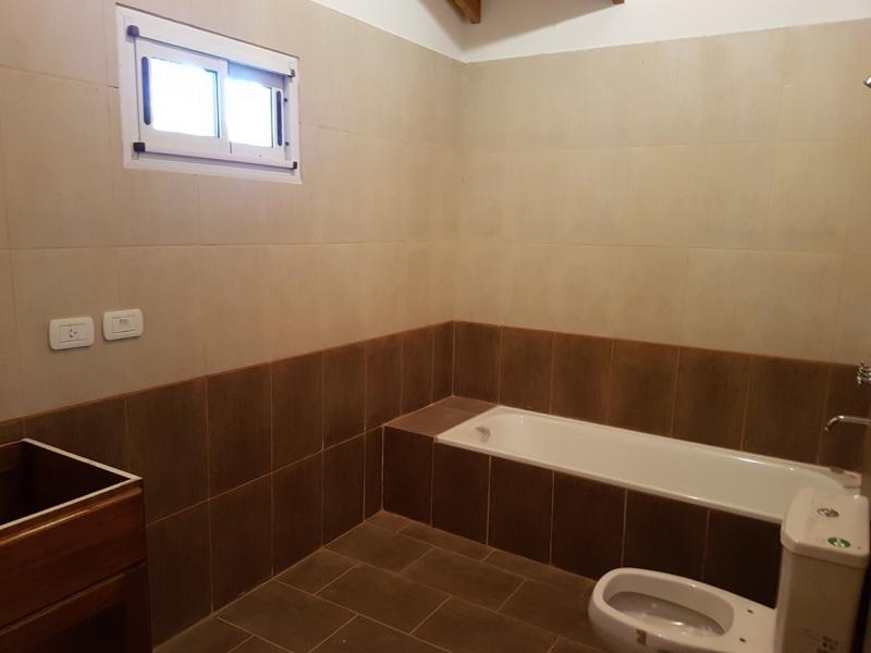 Manés Propiedades Casa a estrenar en el barrio cerrado EUCALIPTUS PILAR (ZONA: Golfer’s CC, Marinas Del Pilar, Rocíos, Palmares, La Emilia, La reserva.)  , sobre una planta: living, cocina, lavadero, dormitorio principal en suite con vestidor, dos dormitorios más con otro baño completo, lote 940 metros, superficie cubierta 130 metros, superficie semicubierta 40 metros. 
SIN EXPENSAS
U$S150.000.
