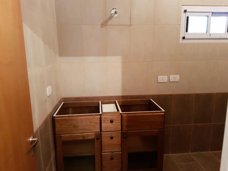 Manés Propiedades Casa a estrenar en el barrio cerrado EUCALIPTUS PILAR (ZONA: Golfer’s CC, Marinas Del Pilar, Rocíos, Palmares, La Emilia, La reserva.)  , sobre una planta: living, cocina, lavadero, dormitorio principal en suite con vestidor, dos dormitorios más con otro baño completo, lote 940 metros, superficie cubierta 130 metros, superficie semicubierta 40 metros. 
SIN EXPENSAS
U$S150.000.
