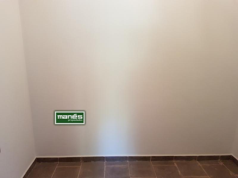 Manés Propiedades Casa a estrenar en el barrio cerrado EUCALIPTUS PILAR (ZONA: Golfer’s CC, Marinas Del Pilar, Rocíos, Palmares, La Emilia, La reserva.)  , sobre una planta: living, cocina, lavadero, dormitorio principal en suite con vestidor, dos dormitorios más con otro baño completo, lote 940 metros, superficie cubierta 130 metros, superficie semicubierta 40 metros. 
SIN EXPENSAS
U$S150.000.
