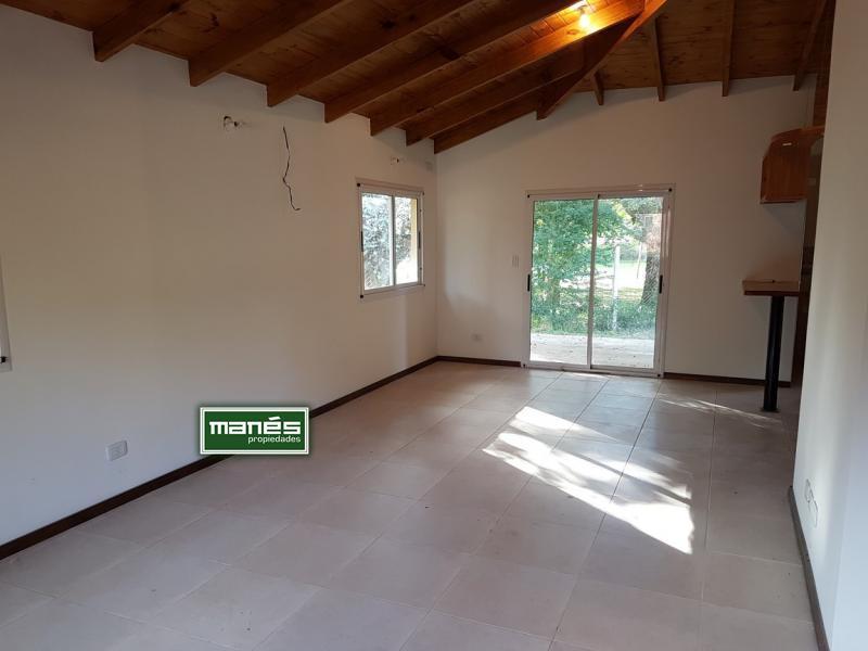 Manés Propiedades Casa a estrenar en el barrio cerrado EUCALIPTUS PILAR (ZONA: Golfer’s CC, Marinas Del Pilar, Rocíos, Palmares, La Emilia, La reserva.)  , sobre una planta: living, cocina, lavadero, dormitorio principal en suite con vestidor, dos dormitorios más con otro baño completo, lote 940 metros, superficie cubierta 130 metros, superficie semicubierta 40 metros. 
SIN EXPENSAS
U$S150.000.
