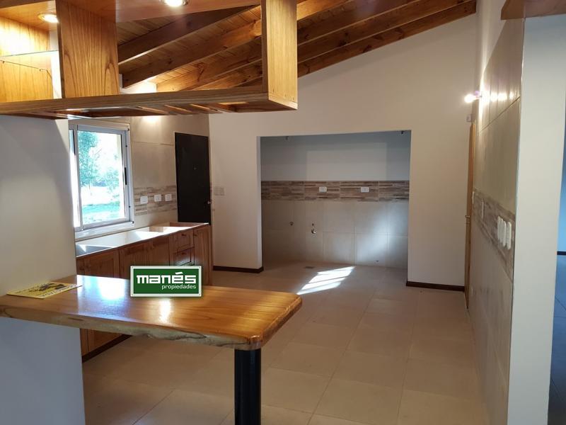 Manés Propiedades Casa a estrenar en el barrio cerrado EUCALIPTUS PILAR (ZONA: Golfer’s CC, Marinas Del Pilar, Rocíos, Palmares, La Emilia, La reserva.)  , sobre una planta: living, cocina, lavadero, dormitorio principal en suite con vestidor, dos dormitorios más con otro baño completo, lote 940 metros, superficie cubierta 130 metros, superficie semicubierta 40 metros. 
SIN EXPENSAS
U$S150.000.

