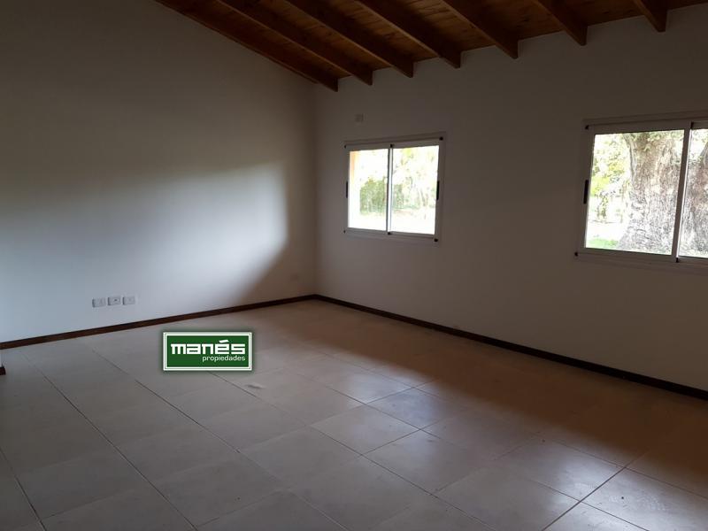 Manés Propiedades Casa a estrenar en el barrio cerrado EUCALIPTUS PILAR (ZONA: Golfer’s CC, Marinas Del Pilar, Rocíos, Palmares, La Emilia, La reserva.)  , sobre una planta: living, cocina, lavadero, dormitorio principal en suite con vestidor, dos dormitorios más con otro baño completo, lote 940 metros, superficie cubierta 130 metros, superficie semicubierta 40 metros. 
SIN EXPENSAS
U$S150.000.
