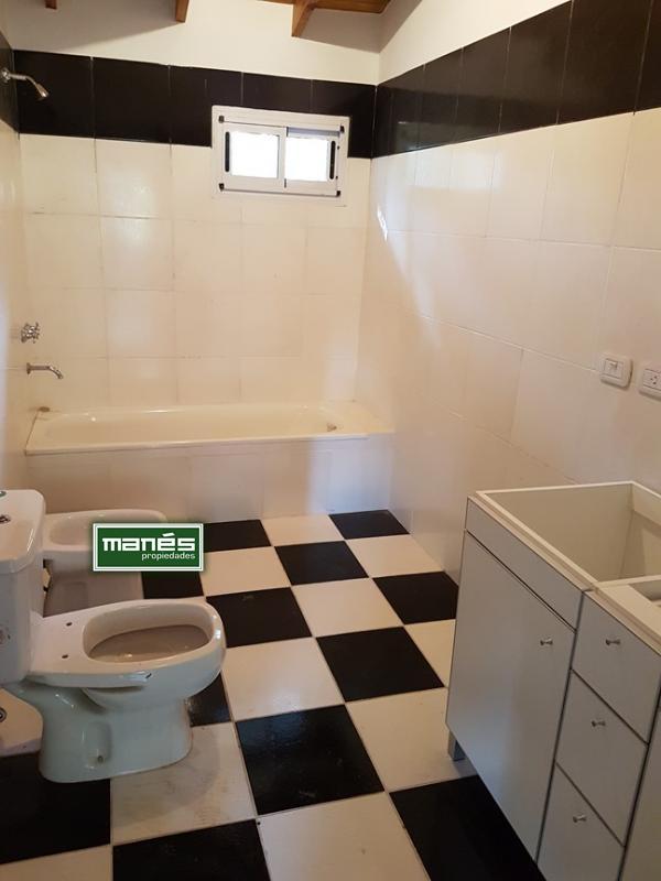 Manés Propiedades Casa a estrenar en el barrio cerrado EUCALIPTUS PILAR (ZONA: Golfer’s CC, Marinas Del Pilar, Rocíos, Palmares, La Emilia, La reserva.)  , sobre una planta: living, cocina, lavadero, dormitorio principal en suite con vestidor, dos dormitorios más con otro baño completo, lote 940 metros, superficie cubierta 130 metros, superficie semicubierta 40 metros. 
SIN EXPENSAS
U$S150.000.
