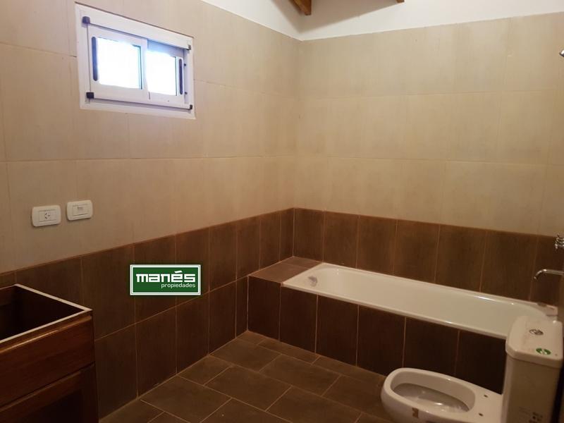 Manés Propiedades Casa a estrenar en el barrio cerrado EUCALIPTUS PILAR (ZONA: Golfer’s CC, Marinas Del Pilar, Rocíos, Palmares, La Emilia, La reserva.)  , sobre una planta: living, cocina, lavadero, dormitorio principal en suite con vestidor, dos dormitorios más con otro baño completo, lote 940 metros, superficie cubierta 130 metros, superficie semicubierta 40 metros. 
SIN EXPENSAS
U$S150.000.
