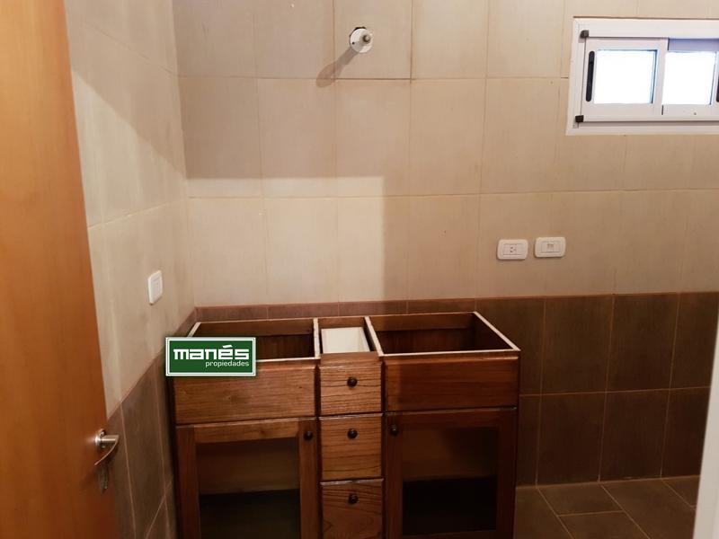 Manés Propiedades Casa a estrenar en el barrio cerrado EUCALIPTUS PILAR (ZONA: Golfer’s CC, Marinas Del Pilar, Rocíos, Palmares, La Emilia, La reserva.)  , sobre una planta: living, cocina, lavadero, dormitorio principal en suite con vestidor, dos dormitorios más con otro baño completo, lote 940 metros, superficie cubierta 130 metros, superficie semicubierta 40 metros. 
SIN EXPENSAS
U$S150.000.
