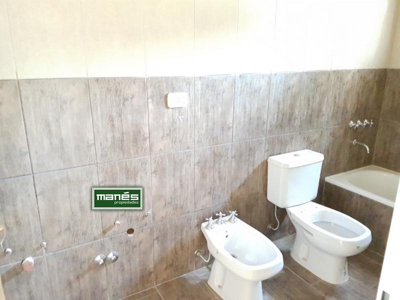 Manés Propiedades Casa a estrenar en el barrio cerrado EUCALIPTUS PILAR,(ZONA: Golfer’s CC, Marinas Del Pilar, RocÃos, Palmares, La Emilia, La reserva.) sobre una planta: living, cocina, lavadero, dormitorio principal en suite, dos dormitorios más con otro baño completo, lote 670 metros, superficie cubierta 95 metros, superficie semicubierta 22 metros.
SIN EXPENSAS
U$S135.000.
Manés Propiedades Casa a estrenar en el barrio cerrado EUCALIPTUS PILAR,(ZONA: Golfer’s CC, Marinas Del Pilar, RocÃos, Palmares, La Emilia, La reserva.) sobre una planta: living, cocina, lavadero, dormitorio principal en suite, dos dormitorios más con otro baño completo, lote 670 metros, superficie cubierta 95 metros, superficie semicubierta 22 metros.
SIN EXPENSAS
U$S135.000.